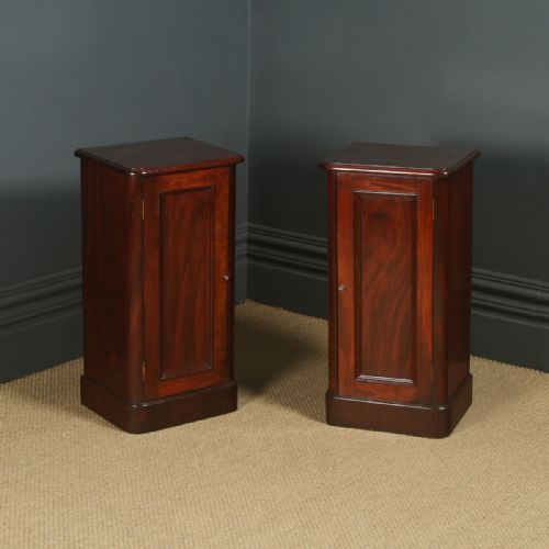 Antique English Victorian Pair of Flame Mahogany Bedside Tables  (Circa 1870)