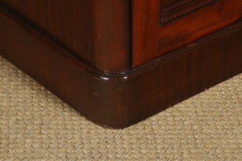 fig 6. Antique English Victorian Pair of Flame Mahogany Bedside Tables (Circa 1870)