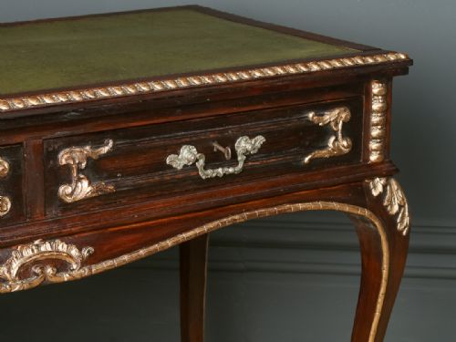 ANTIQUE FRENCH 19TH CENTURY LOUIS XV GILT LEATHER BUREAU PLAT DESK WRITING TABLE CIRCA 1880 - ADDITIONAL PHOTO 11
