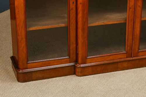 ANTIQUE ENGLISH VICTORIAN BURR WALNUT GLAZED BREAKFRONT INLAID DISPLAY BOOKCASE CIRCA 1860 - ADDITIONAL PHOTO 8