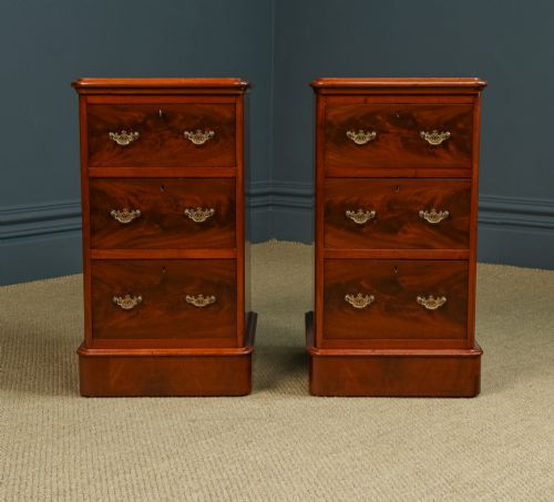 fig 1. Antique English Pair of Victorian Flame Mahogany Bedsides Chests (Circa 1880)