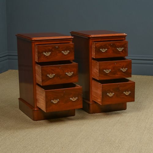 fig 4. Antique English Pair of Victorian Flame Mahogany Bedsides Chests (Circa 1880)