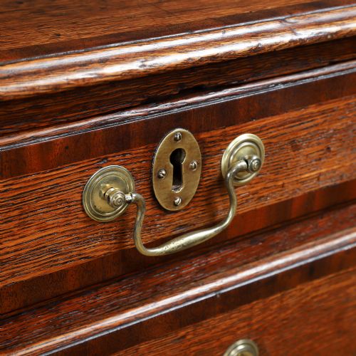 SMALL ANTIQUE ENGLISH GEORGIAN OAK MAHOGANY CROSSBANDED BACHELORS CHEST OF DRAWERS CIRCA 1780 - ADDITIONAL PHOTO 9