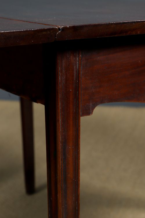ANTIQUE ENGLISH GEORGIAN MAHOGANY DROP LEAF FOLDING CENTRE DINING TABLE CIRCA 1800 - ADDITIONAL PHOTO 1