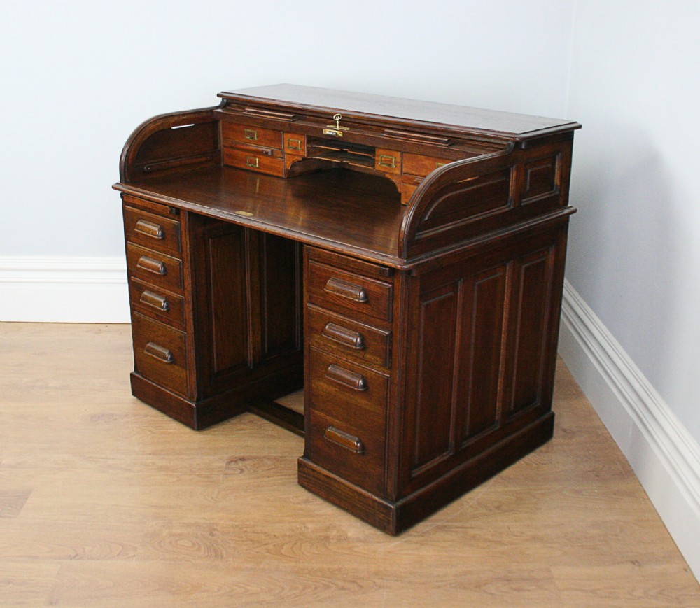 4ft 2” Victorian Oak Roll Top Pedestal Desk (Circa 1880 - 1900)