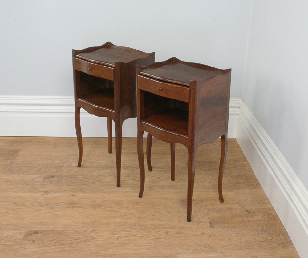 Pair of French Louis XV1 Revival Chestnut Serpentine Shaped Bedside Cabinets (Circa 1920)