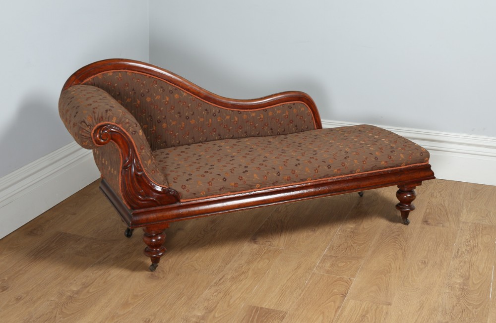 Victorian Mahogany Brown Upholstered Chaise Longue Couch For Re-upholstery (Circa 1880)