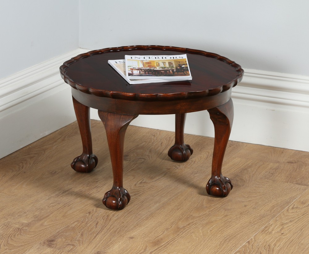 Queen Anne Style Flame Mahogany Circular Centre Round Coffee Magazine Pie Crust Table (Circa 1920)