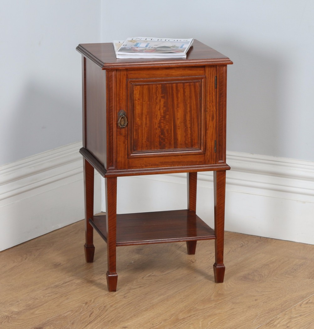 Edwardian Howard & Sons Satinwood Mahogany Bedside Cabinet Cupboard Table Night Stand (Circa 1901 - 1910)