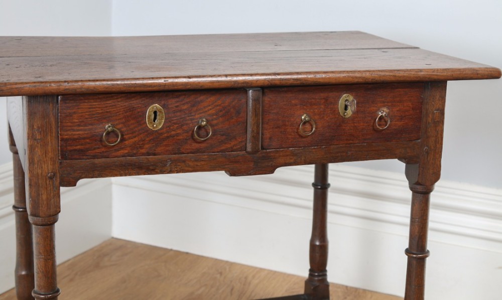 Georgian 18th Century English Country Oak Side / Hall Table (circa 1720)