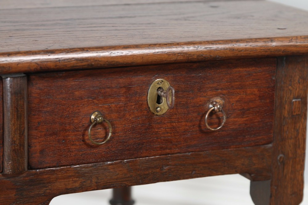 Georgian 18th Century English Country Oak Side / Hall Table (circa 1720)