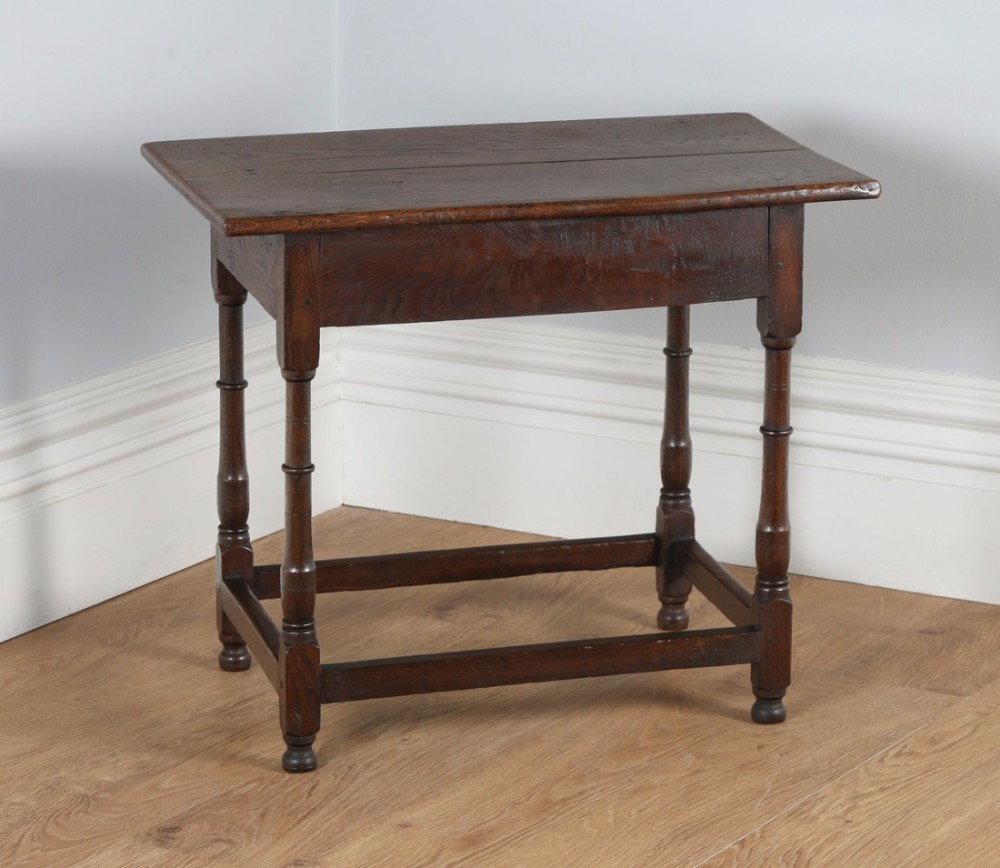 Georgian 18th Century English Country Oak Side / Hall Table (circa 1720)