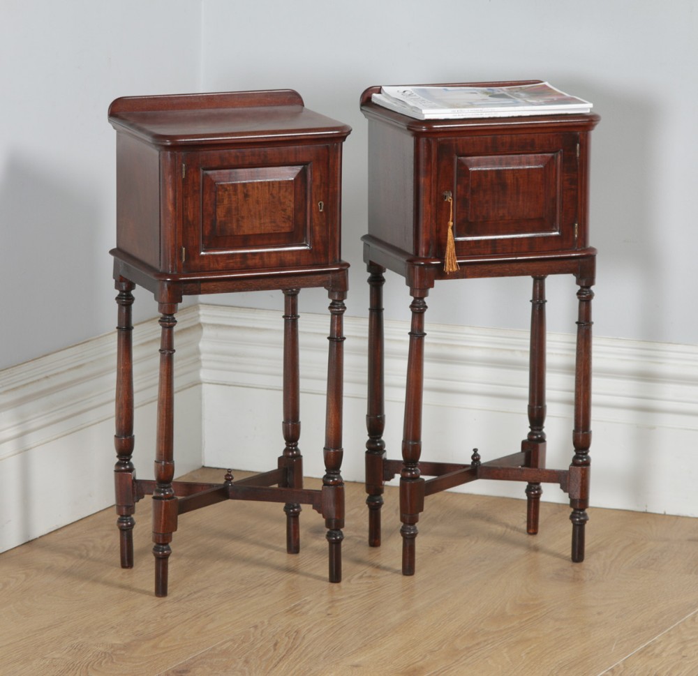 Antique Pair of English Victorian Mahogany Bedside Cabinet Pot Cupboard Night Stands (Circa 1880)