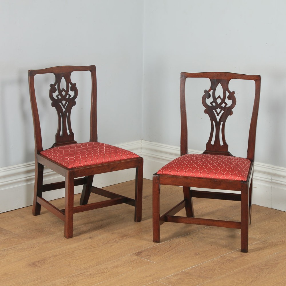 Antique English Pair of Georgian Chippendale Mahogany Dining Chairs (Circa 1800)