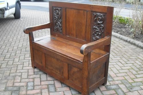 Late 19th Century Golden Oak Panelled and Carved Settle.