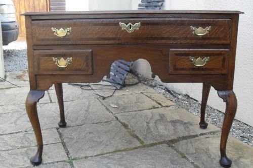 Georgian Oak Lowboy / Side / Hall Table Cabinet with Crossbanded Drawers
