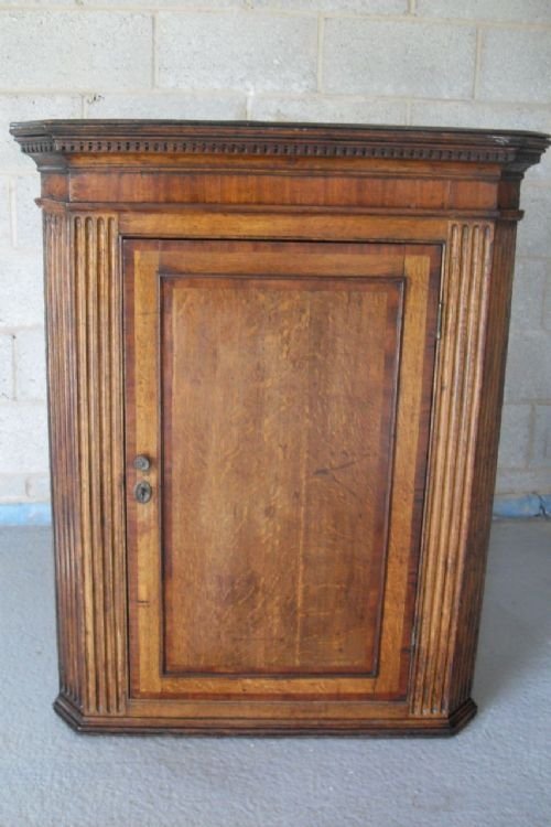 Georgian Oak Corner Cupboard with Mahogany Crossbanding