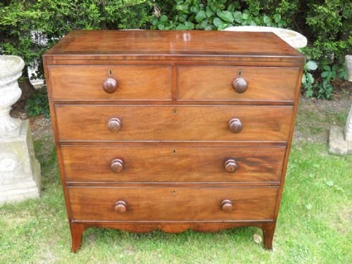 Georgian Mahogany Chest of Drawers on Splayed Legs
