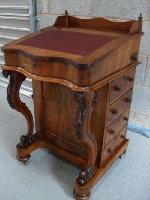 Lovely Victorian Serpentine Fronted Walnut Davenport