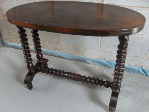 Victorian Mahogany Oval Centre Table with Inlaid Top