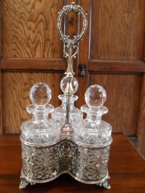 Epns Trefoil Cylindrical 3 Lead Crystal Bottle Tantalus