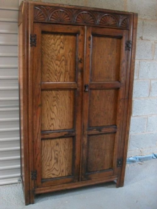 Victorian Oak Panelled 2 Door Hall Cupboard/wardrobe