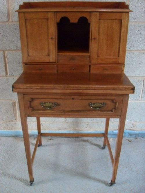 Petit Ladys Mahogany Writing Desk