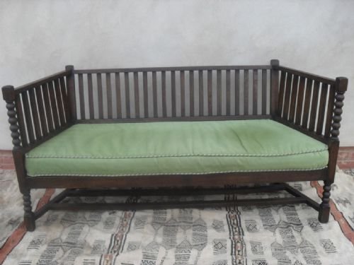 Oak Window Sofa with Upholstered Detachable Seat