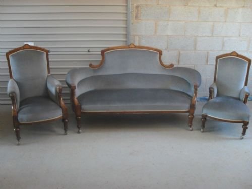 Victorian Walnut Show Wood 3 Piece Sofa Suite