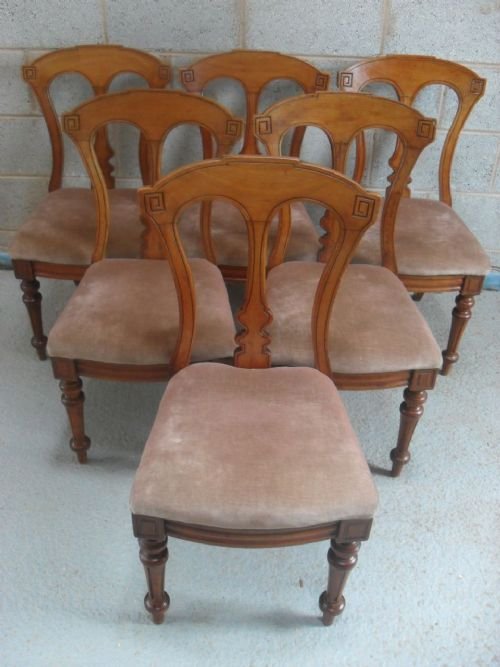 Set of Six Victorian Walnut Vase Backed Dining Chairs