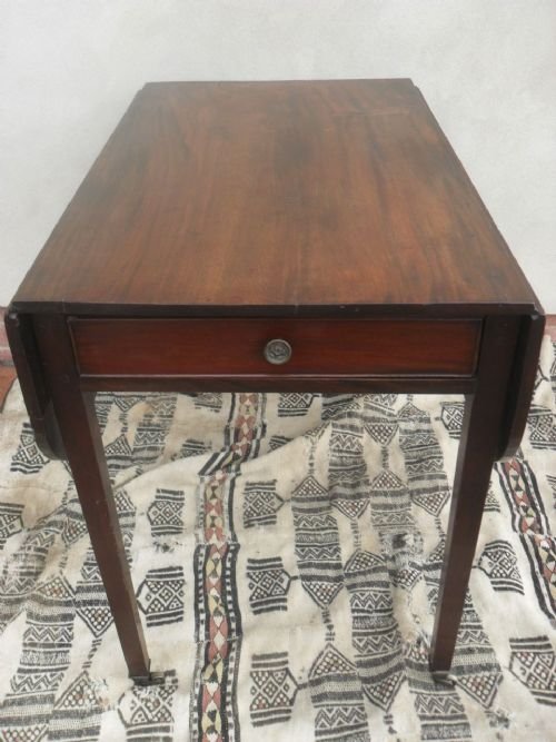 Edwardian Mahogany Pembroke/drop Leaf Table