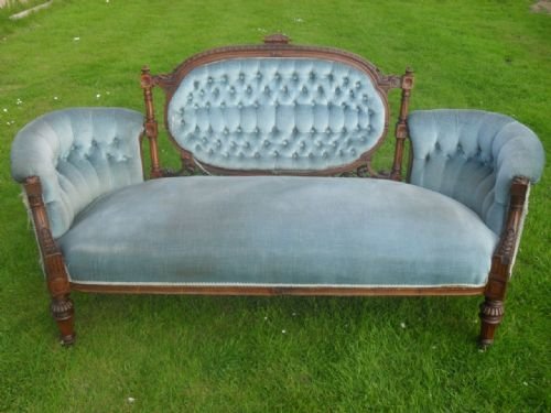 Victorian Carved Showood Walnut Button Upholstered Sofa