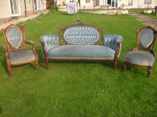 Victorian Carved Showood Walnut 3 Piece Suite