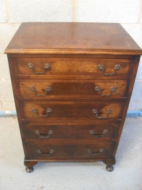 Walnut Crossbanded 5 Graduating Chest of Drawers