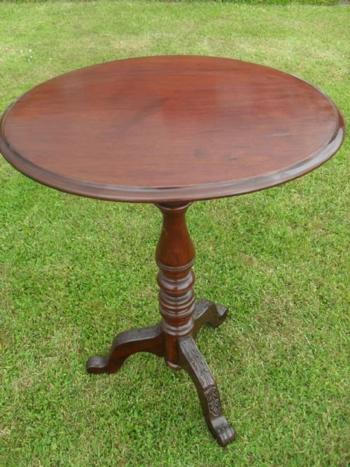 Victorian Mahogany Slightly Oval Lamp / Occasional Table