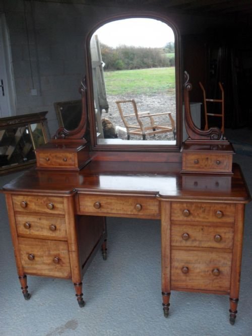 Victorian Mahogany Mirror Back Practical Dressing Table