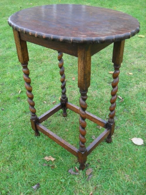 Oval Oak Wavey Top Barley Twist Legged Occasional/lamp Table