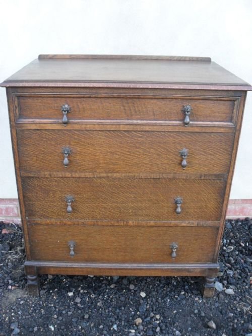 Oak Chest of 4 Tapering Drawers with Pear Drop Handles