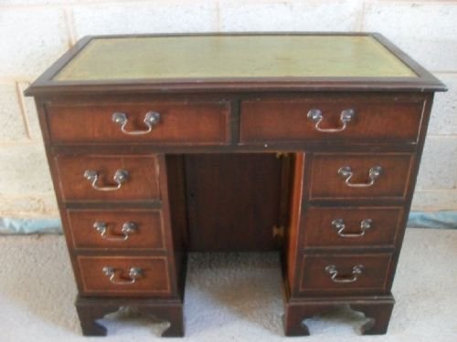 Georgian Style Small Knee Hole Mahogany Pedestal Desk