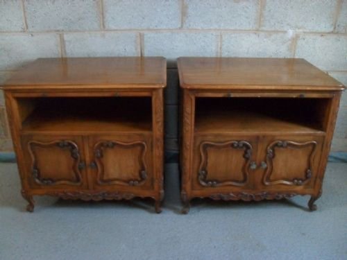 Lovely Pair of Walnut French Bedside Cabinets
