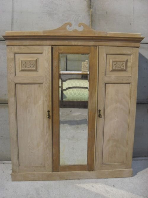 Beautiful Victorian Solid Ash Linen Press Compactum Wardrobe
