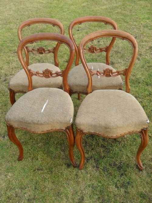 Set of 4 Lovely Victorian Walnut Serpentine Balloon Back Dining Chairs