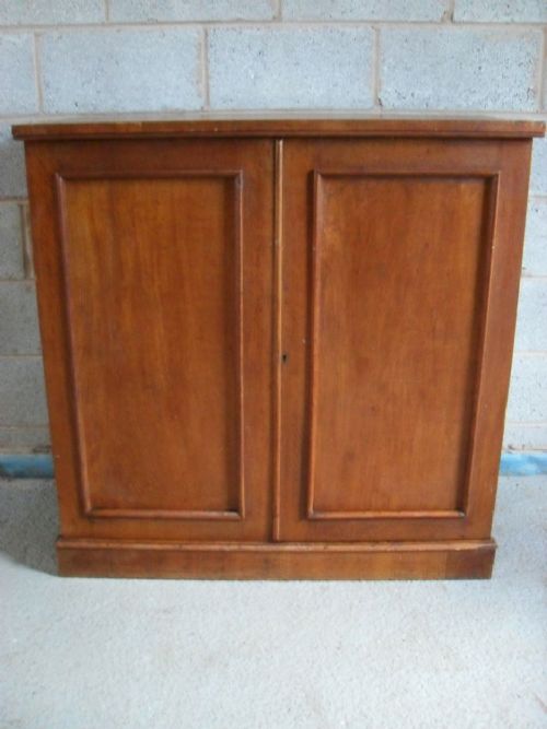 Victorian Medium Oak 2 Door Side Cupboard with Detachable Shelving