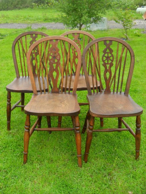 Set of Four Elm Seated Windsor Wheelback Kitchen Dining Chairs