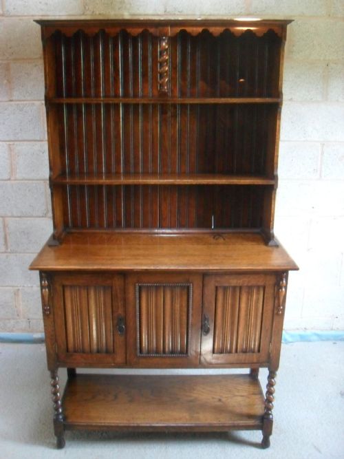 Oak 2 Door Dresser with Plate Rack and Pot Shelf