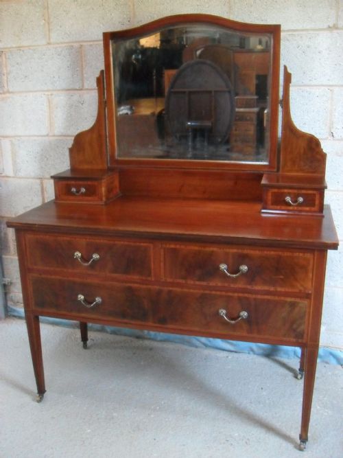 Edwardian Mahogany Crossbanded and Boxwood Inlaid Mirror Backed Dressing Table