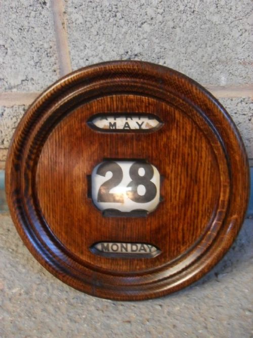 Edwardian Circular Oak Wall Hanging Perpetual Day-month Calendar