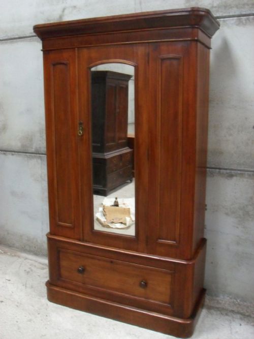 Lovely Victorian Mahogany Bevel Mirror Door Wardrobe with Drawer