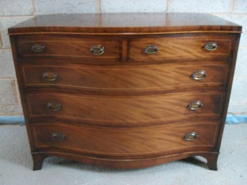 Superb Quality Regency Style Mahogany Serpentine Front Chest of Drawers