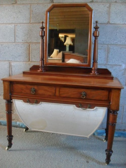 Lovely Victorian Mahogany Swing Mirror Dressing Table